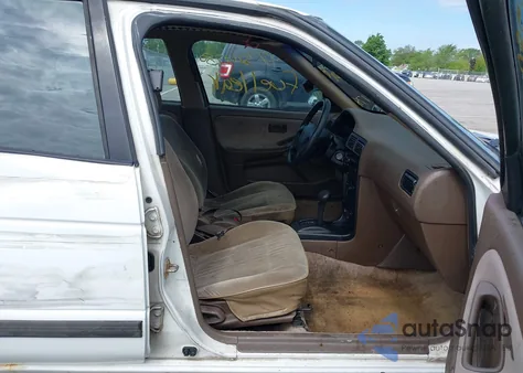 1994 Nissan Sentra E/Xe/Gxe/Le z USA, uszkodzony, nr VIN 1N4EB31F1RC797462